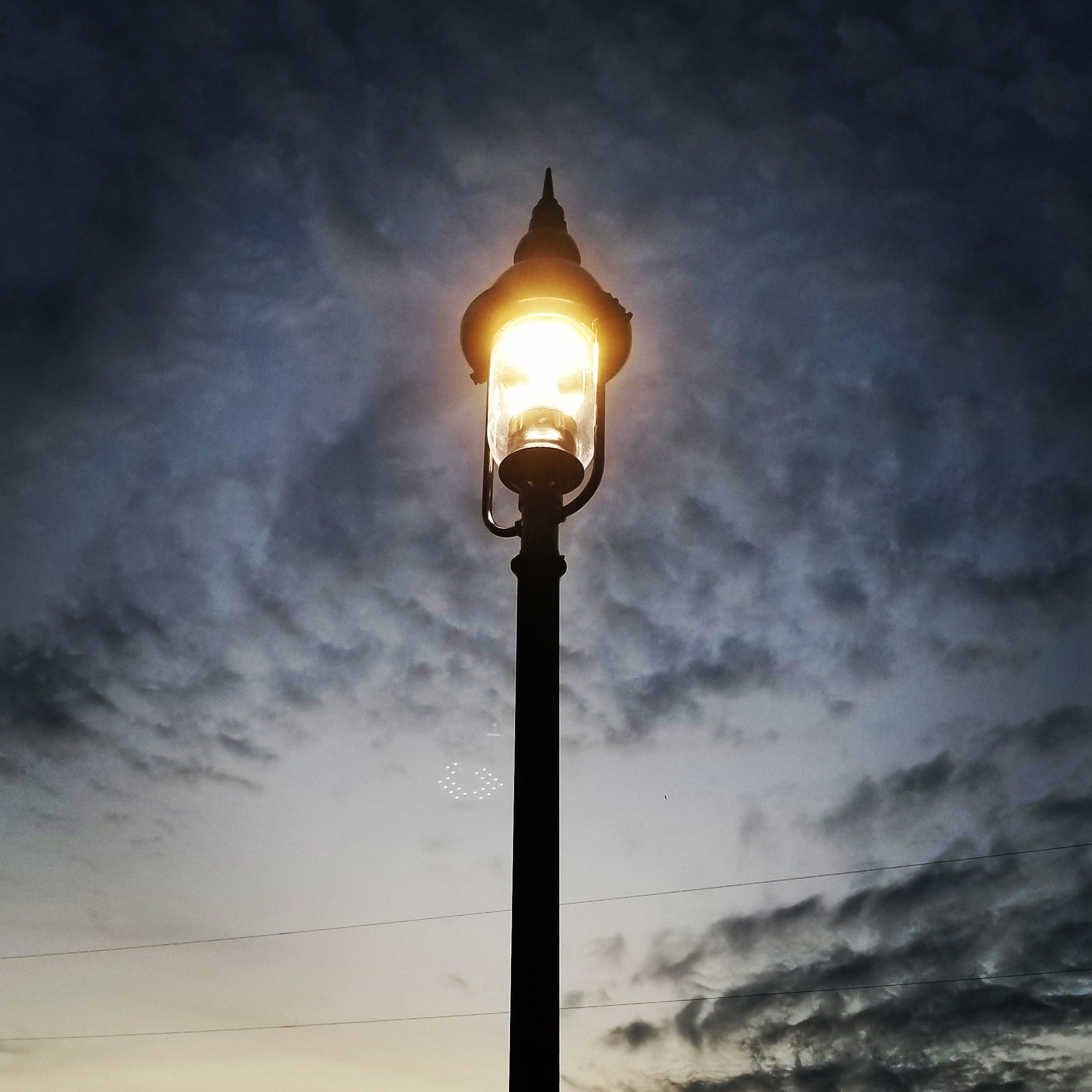 A picture of an LED streetlight.
