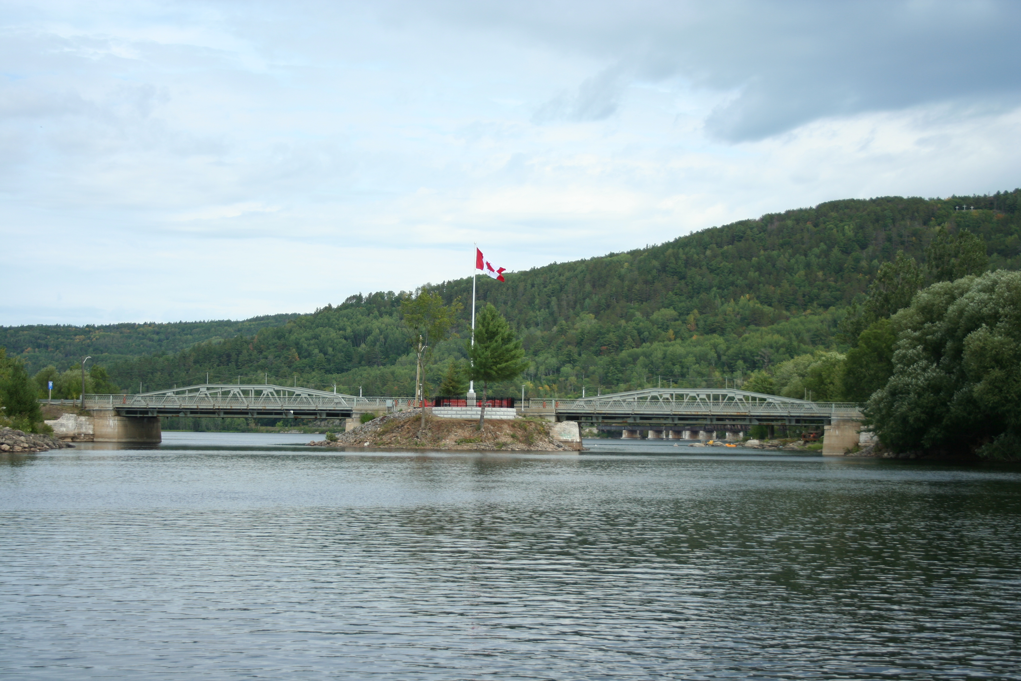 An image of the memorial bridge in Mattawa.